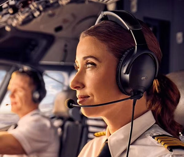 Auriculares de aviación Bose A30 (número de pieza 857641-1100): cancelación activa de ruido (ANR) y conectividad Bluetooth para operaciones aeronáuticas de alto rendimiento.